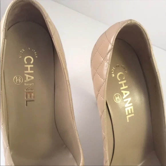 Chanel Tan Quilted Logo Heel - Picture 4 of 9